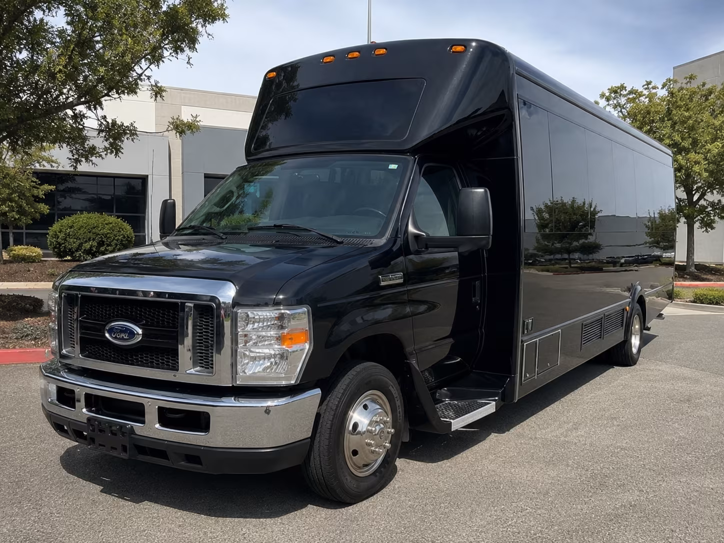 bus rentals for bands groups and performers traveling through berkeley